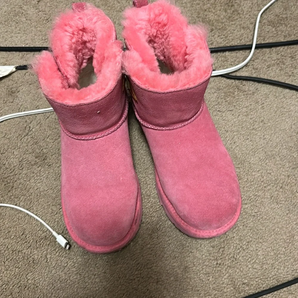 Pink uggs - Picture 1 of 2